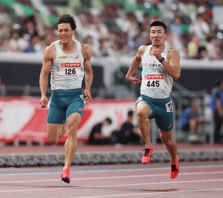 　男子１００メートル準決勝に臨む桐生祥秀（右）と山縣亮太（撮影・石井剣太郎）