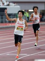 　男子３０００メートル障害で優勝した青木涼真