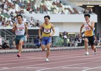 　男子１００メートル予選を通過した山縣亮太（左）と多田修平（右）＝撮影・石井剣太郎