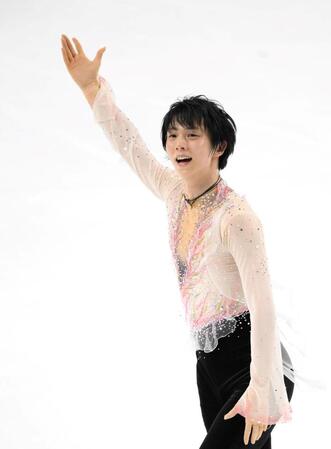 　歓声に応える羽生結弦さん（撮影・堀内翔）