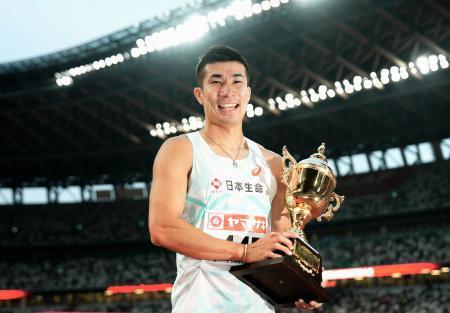 　男子１００メートルで優勝した桐生祥秀＝国立競技場