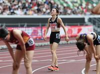 　ゴール後に厳しい表情を見せるドルーリー朱瑛里（中央）