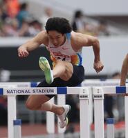 　男子１１０メートル障害決勝を制した泉谷駿介