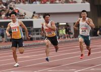 　男子１００メートル決勝を制した桐生祥秀（撮影・石井剣太郎）