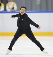 　明るい表情で練習に励む坂本花織（撮影・中田匡峻）