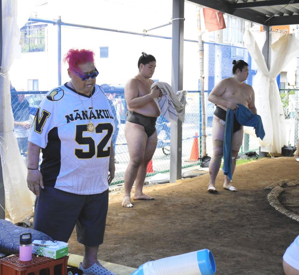 　武蔵川部屋で力士を指導した小錦さん