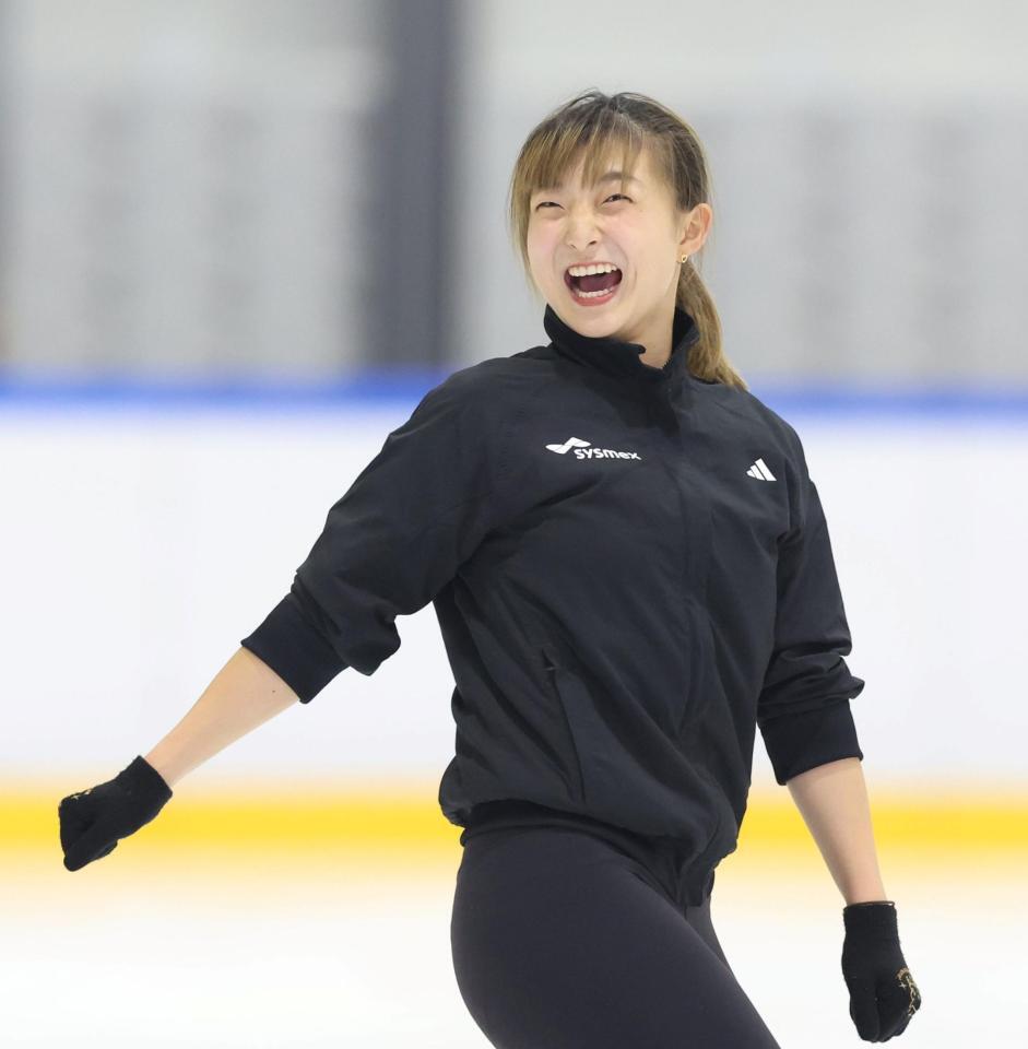 　明るい表情を見せる坂本花織（撮影・中田匡峻）