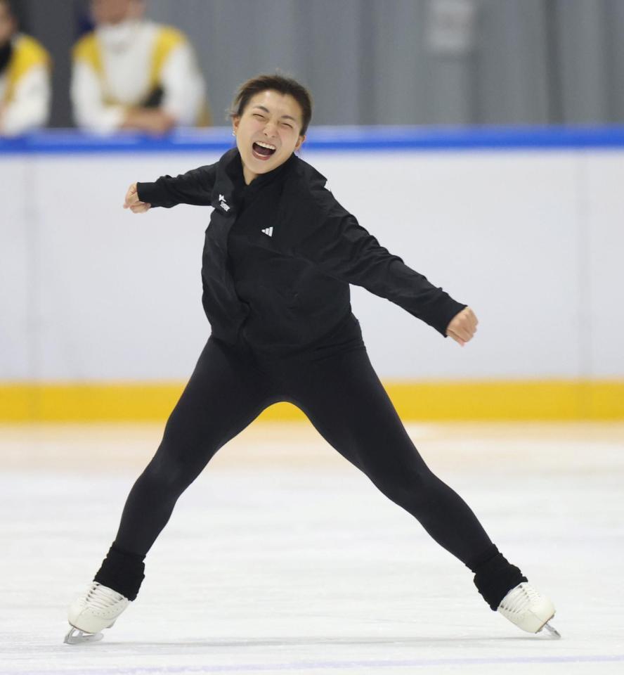 　明るい表情で練習に励む坂本花織（撮影・中田匡峻）