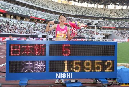 　女子８００メートル決勝を日本新記録で優勝した久保凛（撮影・石井剣太郎）