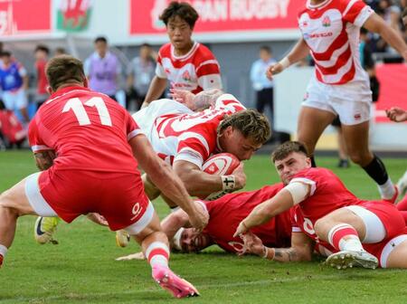 　後半、決勝トライを決めるバイレア