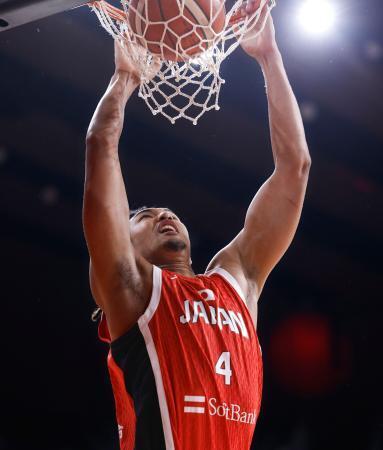 　オランダ戦の第２クオーター、シュートを放つジェイコブス晶＝有明アリーナ