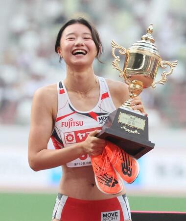 　女子１００メートル障害決勝を制した田中佑美（撮影・石井剣太郎）