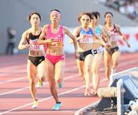 　決勝に臨む久保凛（左から２人目）