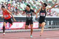 　男子４００メートル決勝で優勝した佐藤風雅