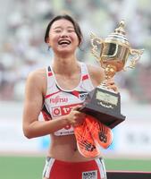 　女子１００メートル障害決勝を制した田中佑美（撮影・石井剣太郎）