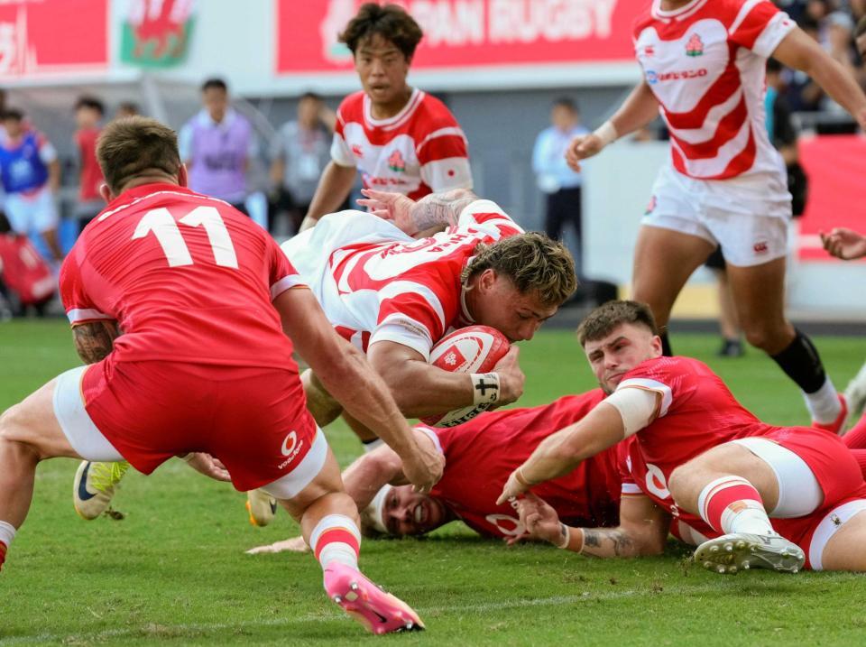 　後半、決勝トライを決めるバイレア