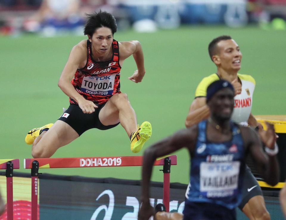 　男子４００メートル障害準決勝で力走する豊田将樹＝２０１９年