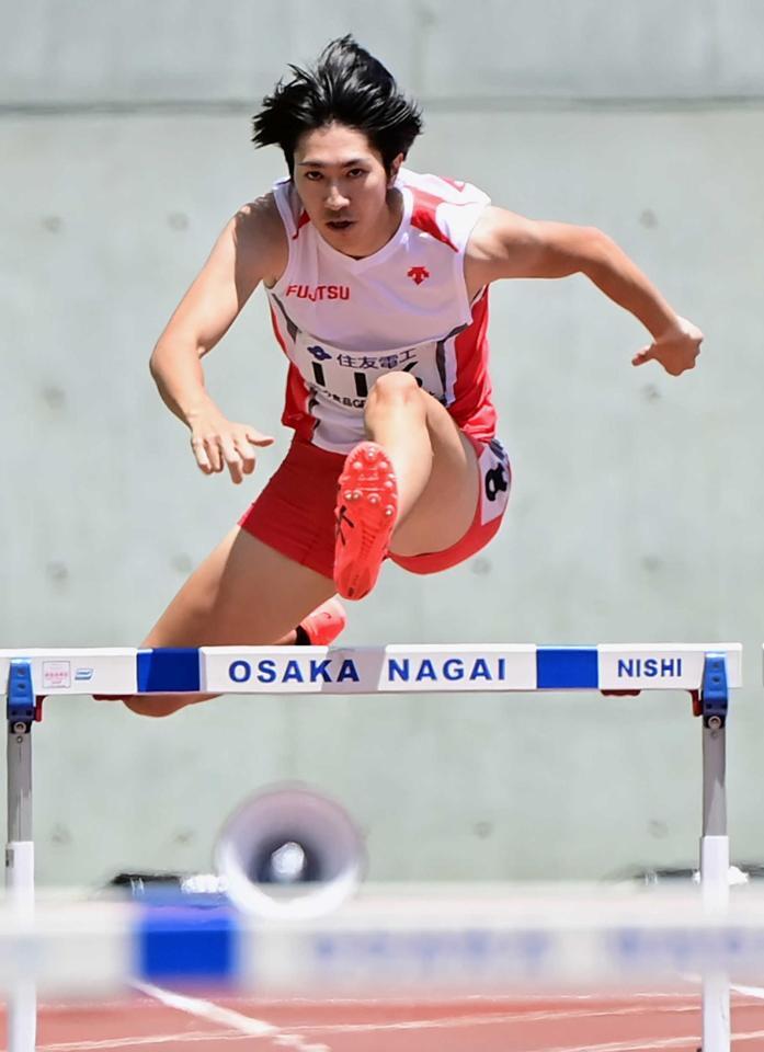 　男子４００メートル障害で４９秒９４で２位に入った豊田将樹＝２１年６月１日