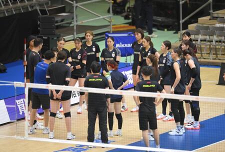 　ネーションズリーグ千葉大会を前に前日練習を行なったバレーボール女子日本代表（撮影・伊藤笙子）