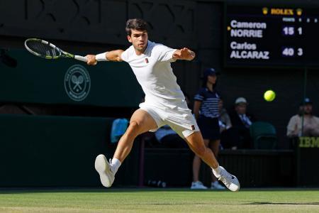 　男子シングルス準々決勝でストレート勝ちしたカルロス・アルカラス＝ウィンブルドン（共同）