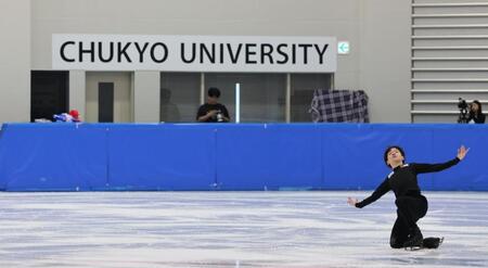 　公開練習する鍵山優真