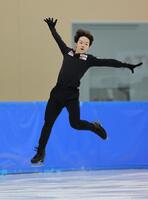 　公開練習する鍵山優真