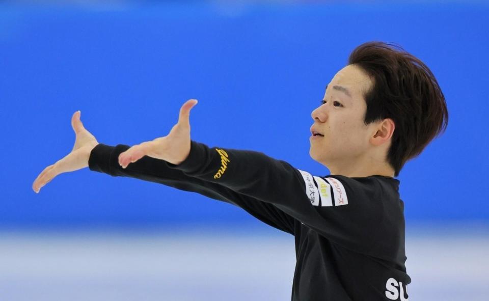 　公開練習する鍵山優真