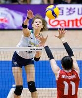 　第１セット、スパイクを決める和田