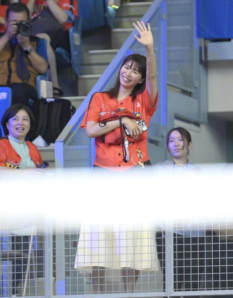 　娘・秋本美空の応援に駆けつけた大友愛さん