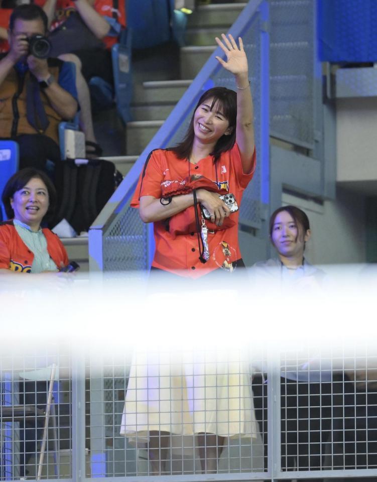 　娘・秋本美空の応援に駆けつけた大友愛さん＝９日