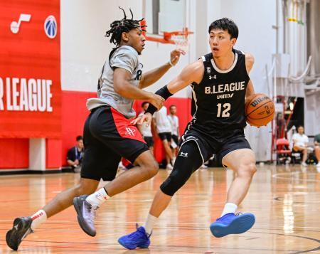 　若手主体のＮＢＡロケッツとの練習試合でプレーするＢリーグ選抜の今村＝ラスベガス（Ｃ）Ｂ．ＬＥＡＧＵＥ・共同）
