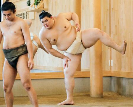 　調整する大の里