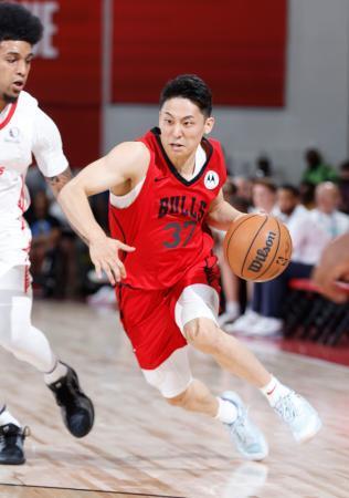 　ブルズの一員としてラプターズ戦で攻め込む河村＝ラスベガス（ＮＢＡＥ・ゲッティ＝共同）