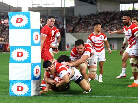 　前半終了間際、竹内柊平がトライを決める（撮影・山口登）