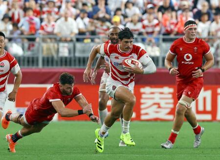 　後半、ディラン・ライリーはタックルをかわしトライを決める（撮影・山口登）