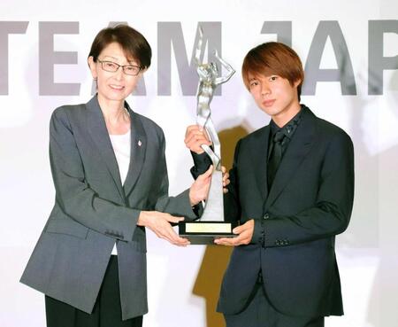 【写真】キリリとかっこいい！フォーマルな姿の堀米