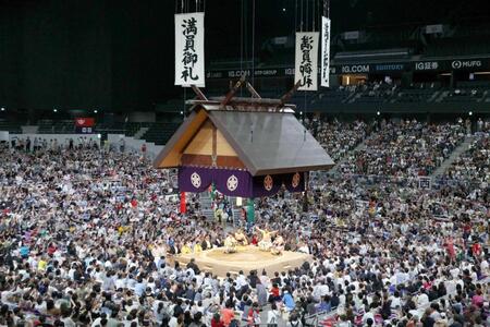 　新会場のＩＧアリーナで土俵入りを披露する横綱大の里（撮影・浅井慶）