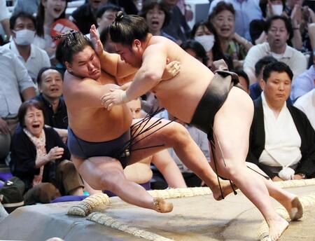 横綱豊昇龍が２日目に早くも土　若元春に苦杯　新横綱大の里は圧巻２連勝　琴桜は初白星