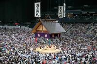 　新会場のＩＧアリーナで土俵入りを披露する横綱大の里（撮影・浅井慶）