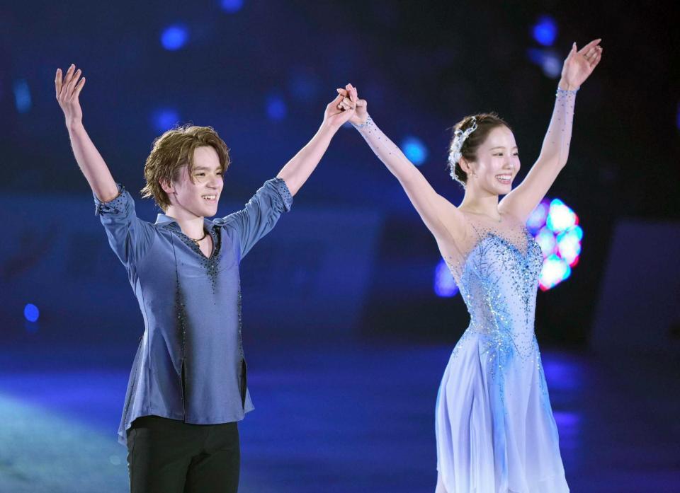 　アイスショーに出演した宇野昌磨さん（左）と本田真凜さん