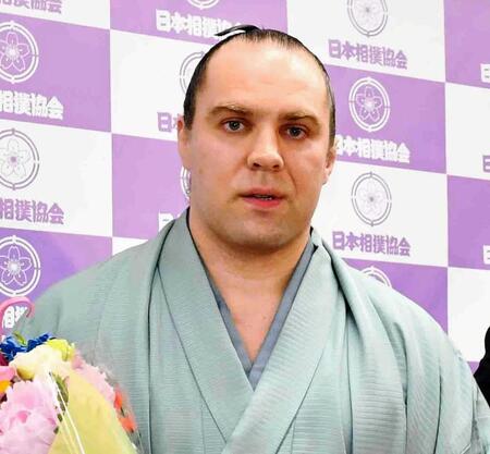　２０１８年５月、引退会見を行った阿夢露のイワノフ・ニコライ容疑者