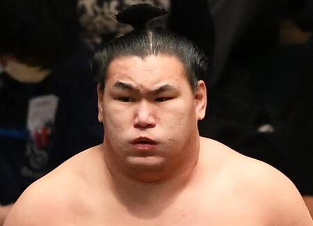 横綱豊昇龍が２日連続で金星配給　平幕安青錦のわたし込みに不覚　新横綱大の里は３連勝　大関琴桜は２敗目、小結高安に敗れる