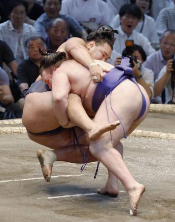 名古屋場所3日目、安青錦が金星 豊昇龍が連敗、大の里は3連勝
