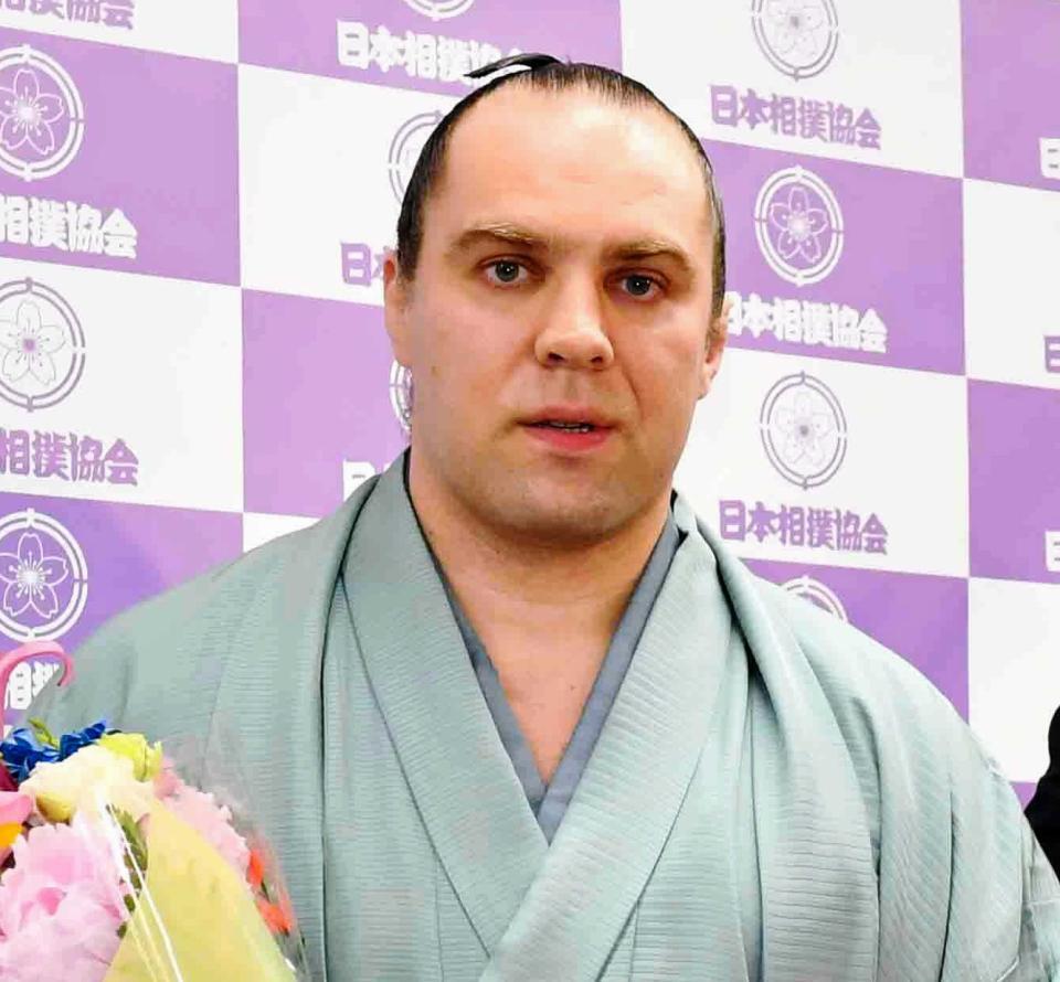 　２０１８年５月、引退会見を行った阿夢露のイワノフ・ニコライ容疑者