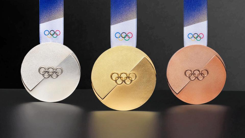 　ミラノ・コルティナ冬季五輪のメダルデザイン（©Ｆｏｎｄａｚｉｏｎｅ　Ｍｉｌａｎｏ　Ｃｏｒｔｉｎａ　２０２６）