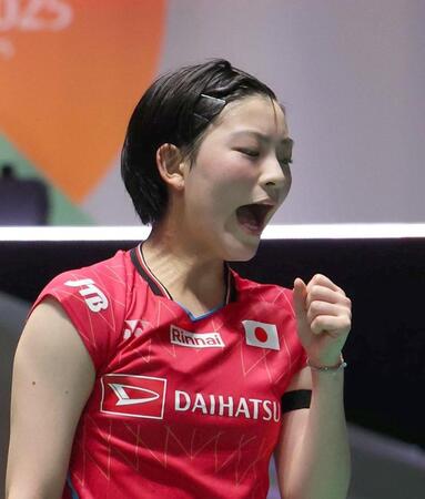 　第２ゲーム、得点し気合が入る宮崎友花（撮影・佐々木彰尚）