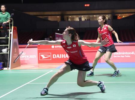 　初戦を突破した志田千陽（左）、松山奈未組（撮影・佐々木彰尚）