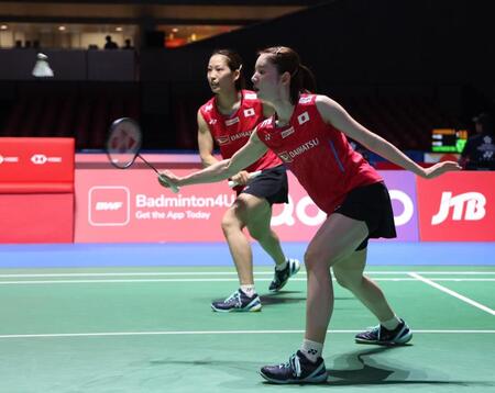 　初戦を突破した志田千陽（右）、松山奈未組（撮影・佐々木彰尚）