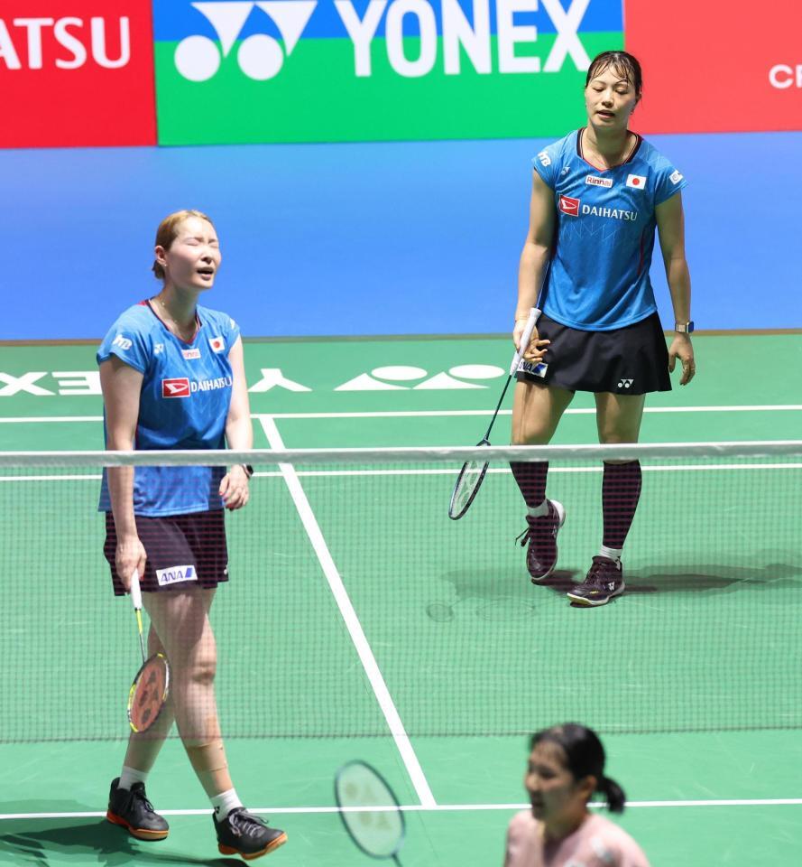 　初戦敗退となった福島由紀（右）、松本麻佑組（撮影・佐々木彰尚）