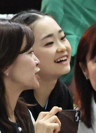 【写真】オフショットもキュート　大相撲を観戦する島田麻央